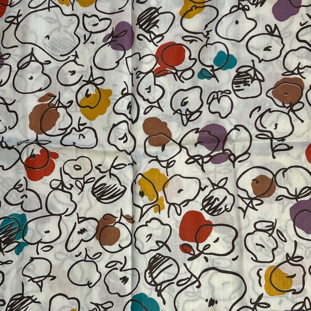 VTG Mode Fabrics Abstract Apple Pattern Cotton Material White Multicolor 1 Yard‎